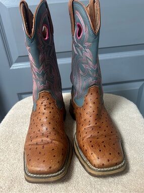 Durango Flirt women’s cowboy boots. Ostrich embossed leather. size 6 see details